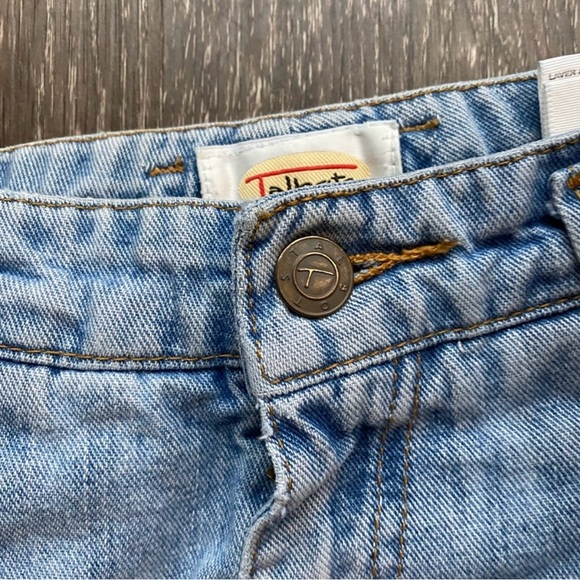 Vintage High rise light wash denim jeans. - Picture 11 of 17